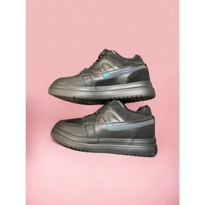 Conzuri men’s sneaker balck and metallic  size 12.5